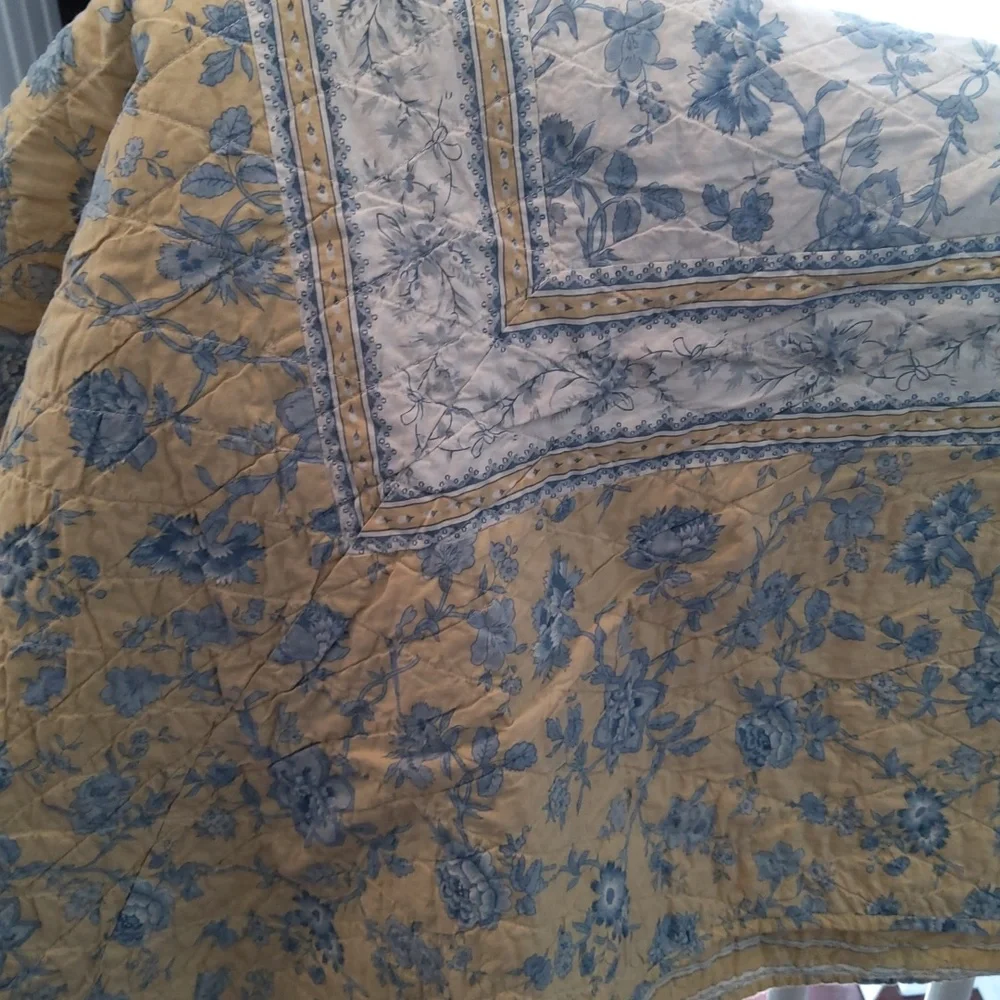 WILLIAMS SONOMA💥Nwot💥Yellow & Blue Floral Quilted Reversible Tablecloth/Quilt